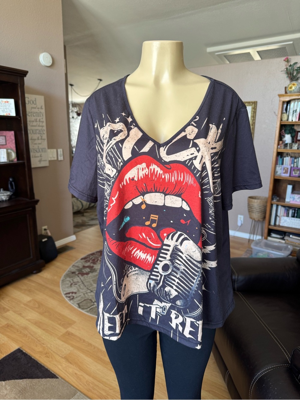 SHEIN black V/neck tee w/red lip & microphone graphic-size 1X
